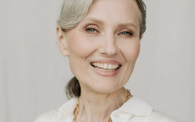 Les implants dentaires et le vieillissement : une solution efficace pour maintenir un sourire fonctionnel