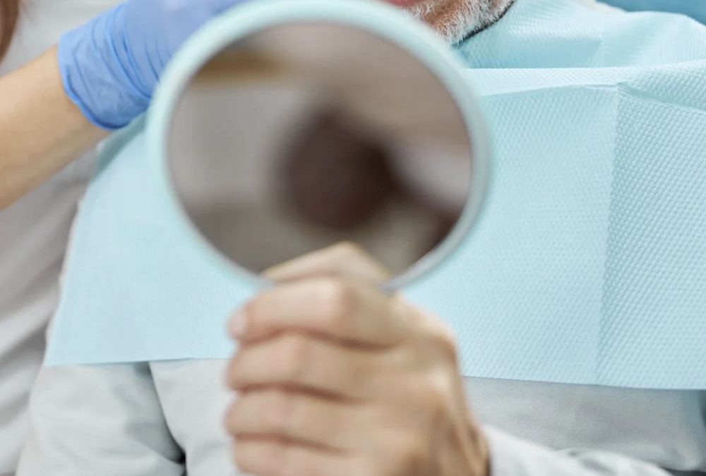 Les implants dentaires chez les personnes âgées