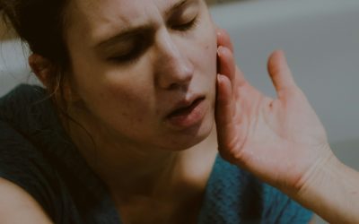 Mal de dent avant le rendez-vous : quoi faire pour tenir sans aggraver les choses